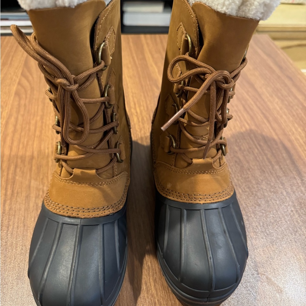 Baffin Tan and Black Insulated Boots